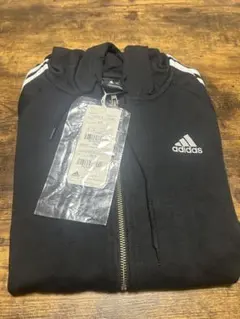 アディダス　パーカーファスナー付き