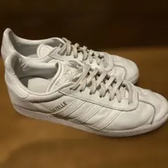 美品 アディダス オリジナルス ガゼル ホワイト レザー定価15,400円 24