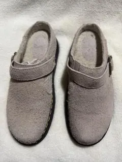 Dr. Martens ベージュ スエード スリッポン