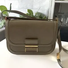 【未使用】CHARLES&KEITH シャーロットクロスボディバッグ