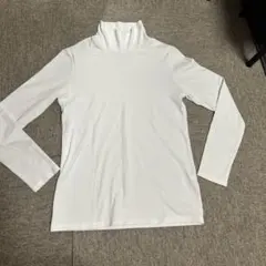 ユニクロ　タートルネック　Tシャツのサムネイル