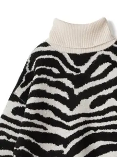 ゼブラ柄タートルネックニットトップス