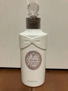 並行輸入品　ジルスチュアートボディミルク ホワイトフローラル 250mのサムネイル