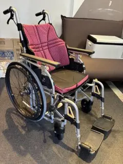 日進医療器 ティルト 多機能 ノーパンクタイヤ 車椅子 座王 NAH-XF5