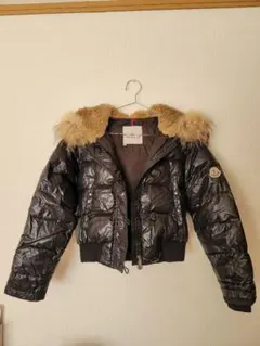 美品❗本物正規品モンクレールファー付ショート丈ダウンジャケットシャイニーブラック