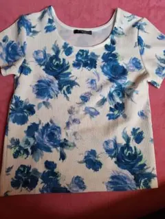 INGNI 青い花柄 半袖Tシャツのサムネイル