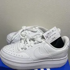 NIKE スニーカー コートビジョンアルタDM0113-100 厚底 23cm