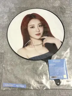 LESSERAFIM ユンジン うちわ FEARNADA ルセラフィム