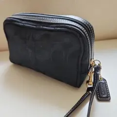 COACH シグネチャーポーチ ブラックのサムネイル