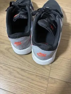 Nike メンズ スニーカー ブラック/オレンジ