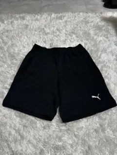 PUMA ブラック ショートパンツ