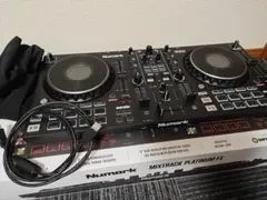 Numark Mixtrack Platinum FX DJコントローラーのサムネイル