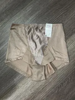 ★タグ付き新品★ウイング【キュッとアップパンツ】 ガードル（ショート丈）のサムネイル