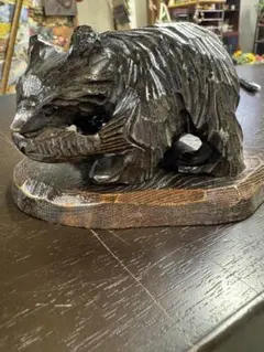 木製クマ彫刻置物 黒
