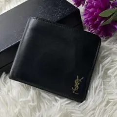 サンローラン 二つ折り財布 レザー カサンドラ 金具 ロゴ 黒 小銭入れ