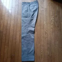 【ストレッチ】グレー ストレートスラックス 　美脚　シルエット 　股下長め