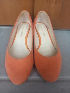 Odette e Odile オレンジ スエード パンプス