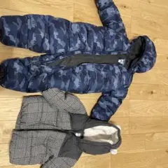 子供用ジャンプスーツと、裏起毛のジャンパー