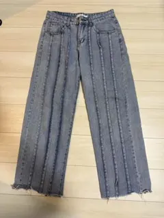 グレー ストレートレッグ デニムパンツ