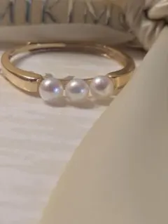 あこや　ベビーパール３粒のゴールドリング　卒業式　入学式　本真珠48時間以内発送