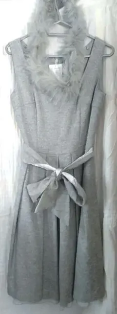 ING/LaylaRoseファー襟付きワンピースドレス（上品ほんのりラメグレー）