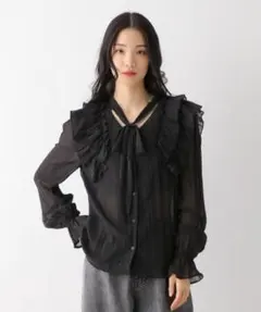 Heather タイ付きプリーツフリルブラウス ブラックのサムネイル