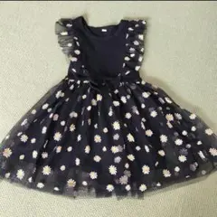 黒のフラワープリントノースリーブワンピース