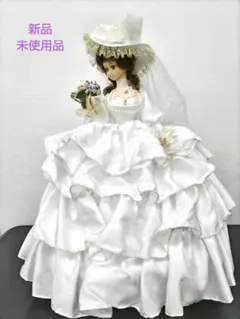 ホワイトドレスの人形 豪華な帽子付き ホワイトドレスの人形 豪華な帽子付き - メルカリ