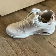 スニーカー／SKECHERS