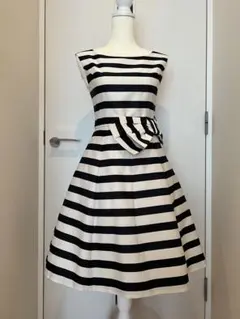 ストロベリーフィールズ　新品タグ付　ドレス　結婚式、パーティ　定価29400円