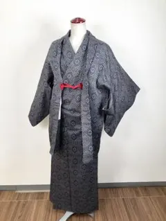 紬　着物アンサンブル　伝統的な黒白六角形模様着物