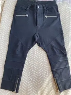 NO ID.のブラック スリムフィットパンツ ジッパー付き