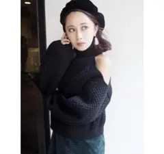 MURUA　オープンショルダーケーブルニット