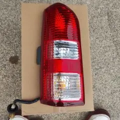スズキ エブリーワゴン DA62W　テールランプ　左１個のサムネイル