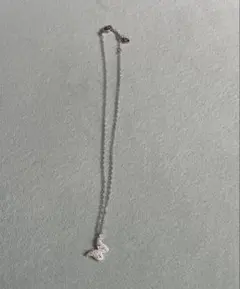 スワロフスキー　蝶々ネックレス