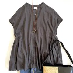 美品 アーバンリサーチドアーズ コットンボイルサイドギャザーブラウス
