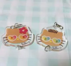 日焼けキティ　アクリルチャーム