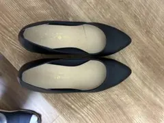 ブラック ポインテッドトゥパンプス 中ヒール