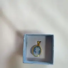 青色楕円形ペンダントトップ 青のカメオ 樹脂ではない 925