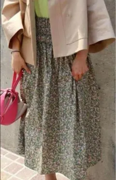 ZARA 花柄フレアスカート