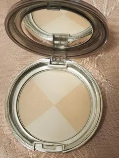 ジルスチュアート プレストパウダー 01 ナチュラル