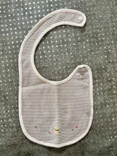 ファミリア クマ刺繍付きスタイ