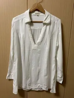 ロペピクニック　白Ｖネックブラウス