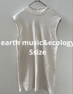 1回着用のみ earth music&ecology ハイネックリブニットのサムネイル