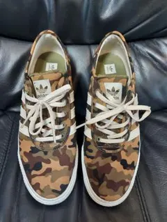 迷彩 スニーカー