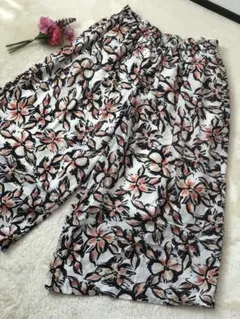 アーバンリサーチアイテムズ　花柄ワイドパンツ　ゴムウエスト　ポケットあり