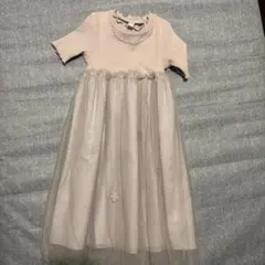 薄いピンクの花柄ワンピース