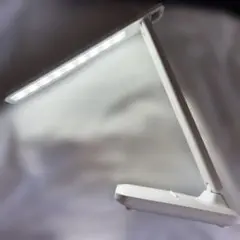 ホワイトデスクライト スリムデザイン