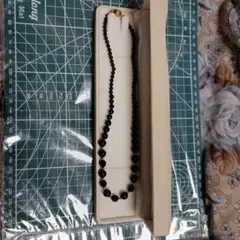 猫*ん様 黒ビーズネックレス 金色留め具付き　ケースなし