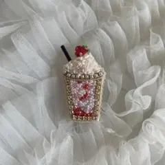 ハンドメイド　ビーズ　刺繍　ストロベリー　フラペチーノ